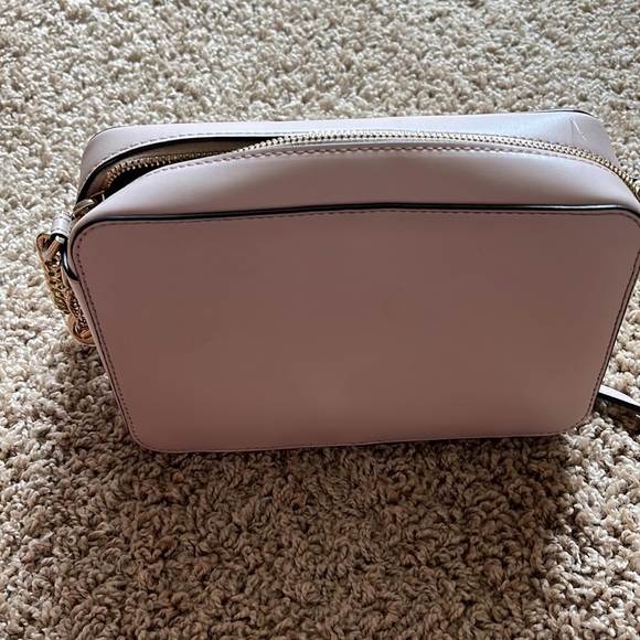 Micheal kors crossbody bag light pink heart studded (gold color) - Picture 2 of 6